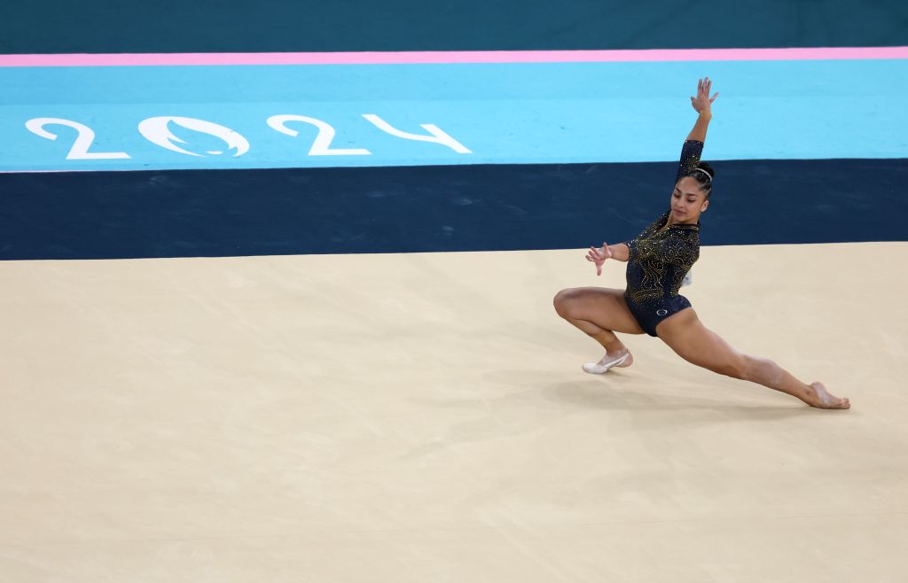 Júlia Soares durante disputa por equipes da ginástica artística na Olimpíada de Paris