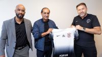 Corinthians anuncia Ramón Díaz como novo treinador