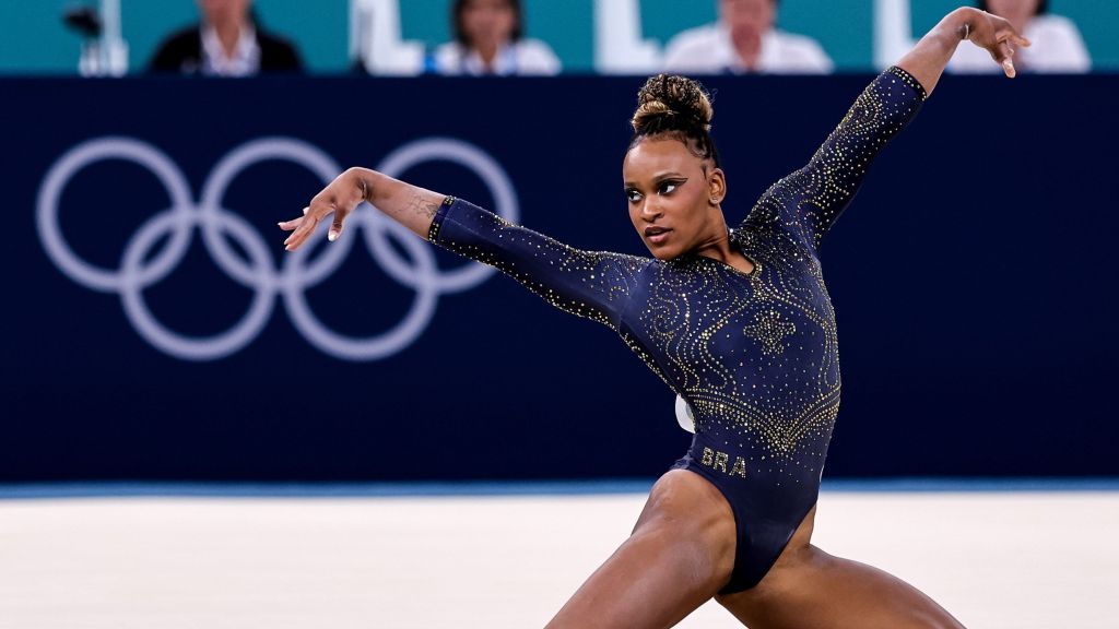 Rebeca Andrade na final feminina por equipes da ginástica artística em Paris 2024