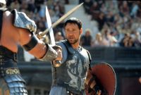 Russell Crowe relembra exibição de "Gladiador" no Coliseu: "Fiquei envergonhado"