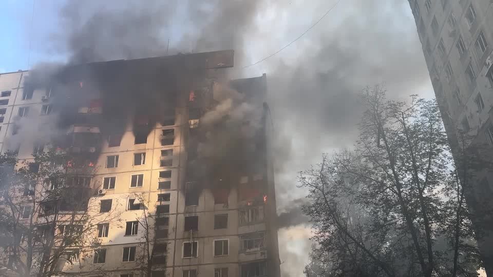 Ataque russo em Kharkiv atinge prédio