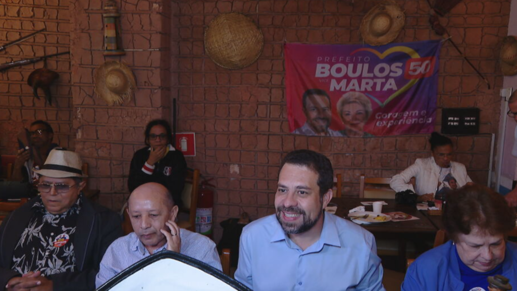 Boulos faz um encontro com nordestinos na região do Pacaembu, na manhã desta quarta-feira (21)