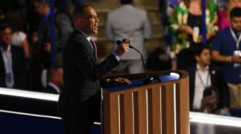 Hakeem Jeffries também comentou a desistência de Joe Biden e comemorou a vice-presidente Kamala Harris