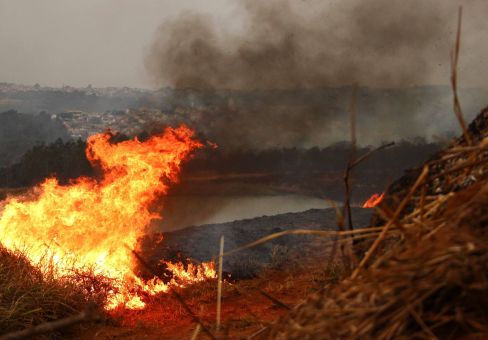 Operação em SP está concluída, mas Forças Armadas seguem de prontidão, diz Múcio sobre incêndios