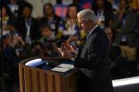 Bill Clinton agradece Biden e diz que escolha entre Kamala e “o outro cara" é clara