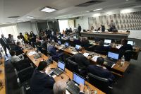 CCJ aprova PEC que limita decisões monocráticas de ministros do STF