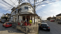 Criança de 8 anos é ferida durante tiroteio em bar na Baixada Fluminense