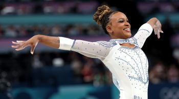 Últimas competições de ginástica aconteceram nesta segunda (5), dia em que Rebeca Andrade recebeu uma medalha de ouro