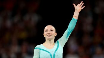 Ginasta romena receberá medalha de bronze em meio à polêmica, que também envolve a norte-americana Jordan Chiles