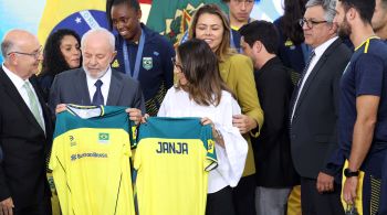 Durante recepção a atletas olímpicos, a primeira-dama anunciou "possível apoio" de Itaipu e disse ter conversado com o presidente da usina hidrelétrica