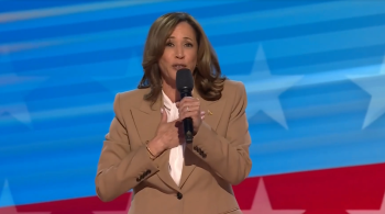 Durante o evento, em Chicago, a candidata pelo Partido Democrata à presidência elogiou o presidente americano Joe Biden pelos anos de serviço público no país