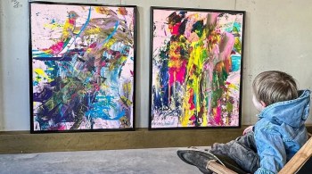 Garoto da Alemanha faz sucesso com suas pinturas abstratas de cores exuberantes