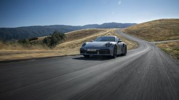 Modelo exclusivo é baseado no 911 Turbo S e presta homenagem ao legado do carro, limitado a 1.974 unidades