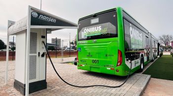 Cidade no oeste paranaense criou um eletroterminal exclusivo e dois pontos de recarga de oportunidade para abastecer os 15 novos ônibus elétricos 