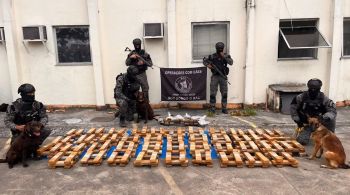 Suspeitos entraram no terreno da unidade escolar e esconderam as drogas dentro dos dutos de ar, na área externa do local