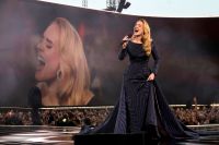 Adele inicia residência de shows na Alemanha; veja