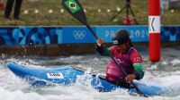 Ana Sátila vence repescagem e se classifica para eliminatória do caiaque cross