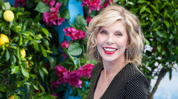 Christine Baranski, a intérprete de Tanya, esteve presente nos dois títulos do filme, lançados em 2008 e 2018