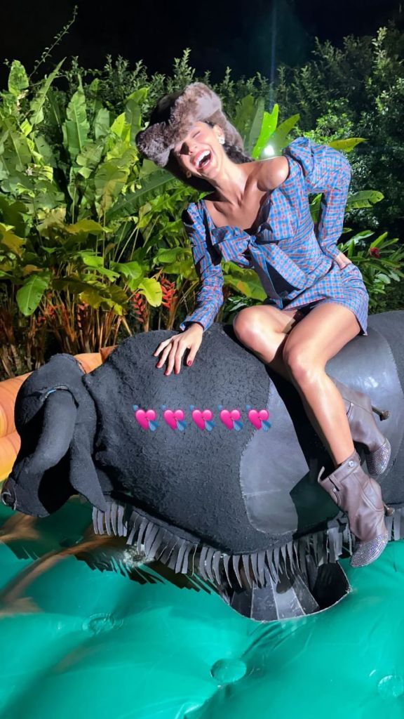 Bruna Marquezine celebra 29 anos com festa temática