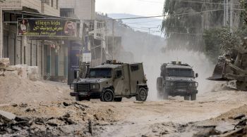 Colonos israelenses ocupam ilegalmente território palestino; Forças de Defesa de Israel afirmam ter identificado militantes na região