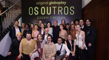 Atrizes e atores posaram no tapete vermelho em evento na noite de quinta-feira (15)