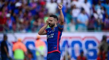 Com rosto machucado, capitão tricolor fez um dos gols do Esquadrão na Arena Fonte Nova neste domingo (11)