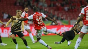 Equipe de Roger Machado arrancou empate nos acréscimos do segundo tempo, em Porto Alegre, mas saiu vaiado pela torcida