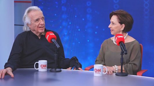 Maestro João Carlos Martins e a fisiatra Linamara Battistella, idealizadora da Rede Lucy Montoro, são convidados do "CNN Sinais Vitais - Dr. Kalil Entrevista" de sábado (17)