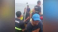 Bote naufraga com cinco pessoas no litoral de São Paulo; veja vídeo