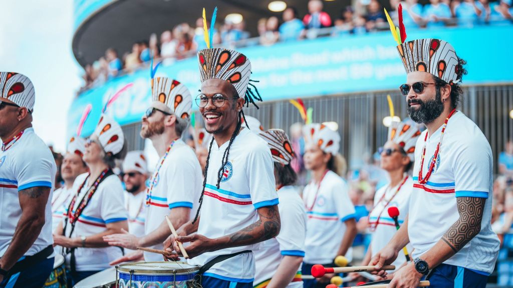 Músicos tocam no "Bahia Day", em Manchester