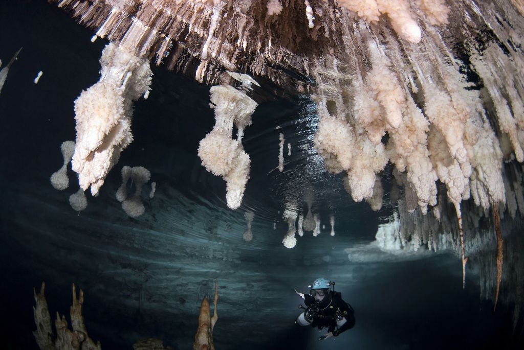 Depósitos minerais em espeleotemas