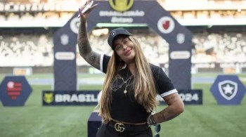 Rafaella Santos comprou camisas do Fogão para os sobrinhos, filhos do jogador do Al-Hilal