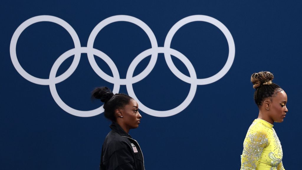 Rebeca Andrade e Simone Biles na final individual geral da ginástica artísticas em Paris 2024