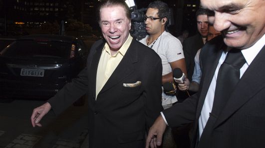 Silvio Santos, ao deixar a sede do Banco Big Pactual, na Avenida Faria Lima, em São Paulo, em 31/01/2011