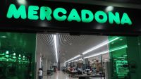 Brasileira viraliza ao testar "Tinder do mercado" na Espanha; entenda