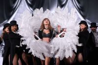 De surpresa, Taylor Swift lança clipe para &quot;I Can Do It With A Broken Heart&quot;