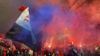 Torcida do São Paulo homenageia Izquierdo em chegada da delegação ao Morumbis