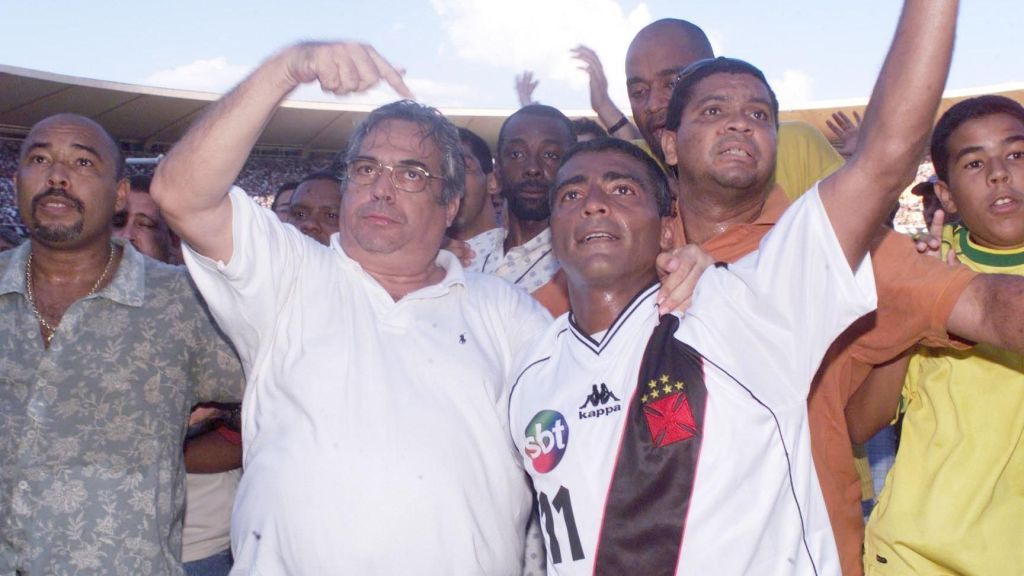 Romário comemora título da Copa Havelange, em 2001