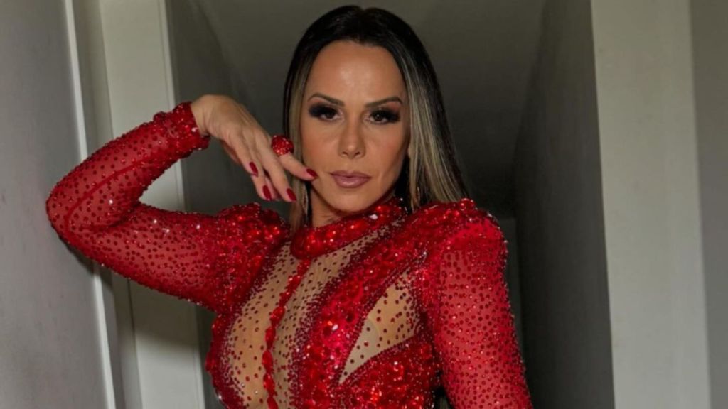 Viviane Araújo relembra perrengues com fantasia de carnaval