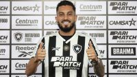 Alex Telles é apresentado com a 13 do Botafogo e revela: “Escolhi estar aqui”