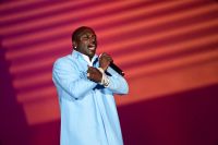 Akon posta crítica de brasileiro após Rock in Rio: "Playback ruim"