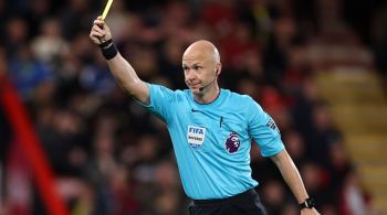 Anthony Taylor teve atuação polêmica na partida entre Chelsea e Bournemouth