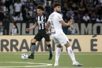 Duelo de opostos: Botafogo e Corinthians se enfrentam pelo Brasileirão