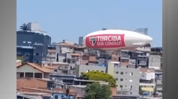 Aeronave com o símbolo do São Paulo Futebol Clube tem 49 metros de comprimento –quase metade do campo do estádio na capital paulista