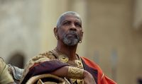 "Gladiador 2": nova foto de Denzel Washington como Macrinus é divulgada; veja