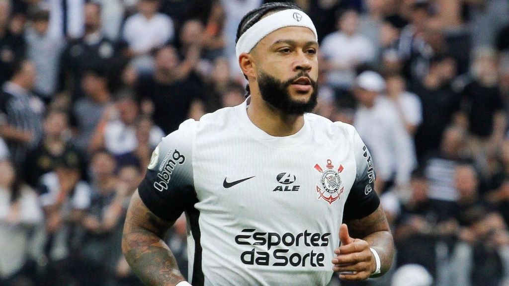 Depay fez sua estreia pelo Corinthians neste sábado (21)