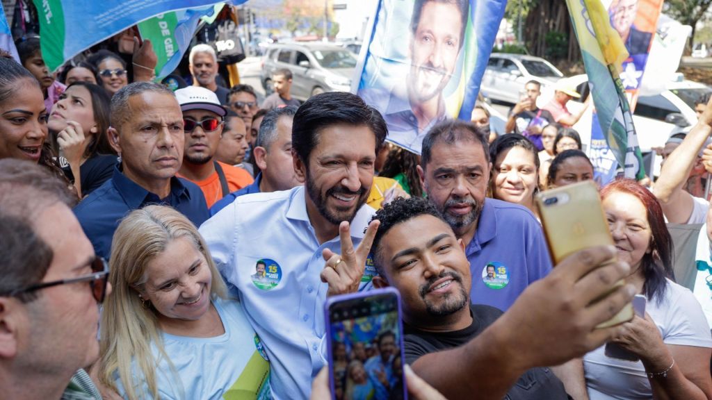 Ricardo Nunes em campanha em São Paulo