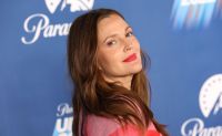 Drew Barrymore reflete sobre juventude, posar nua na Playboy e abandono parental