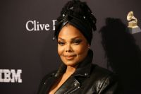 Janet Jackson revela quando sua roupa rasgou na frente da Rainha Elizabeth