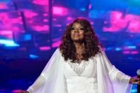 Rock in Rio 2024: Gloria Gaynor transforma palco em festa dos anos 1980